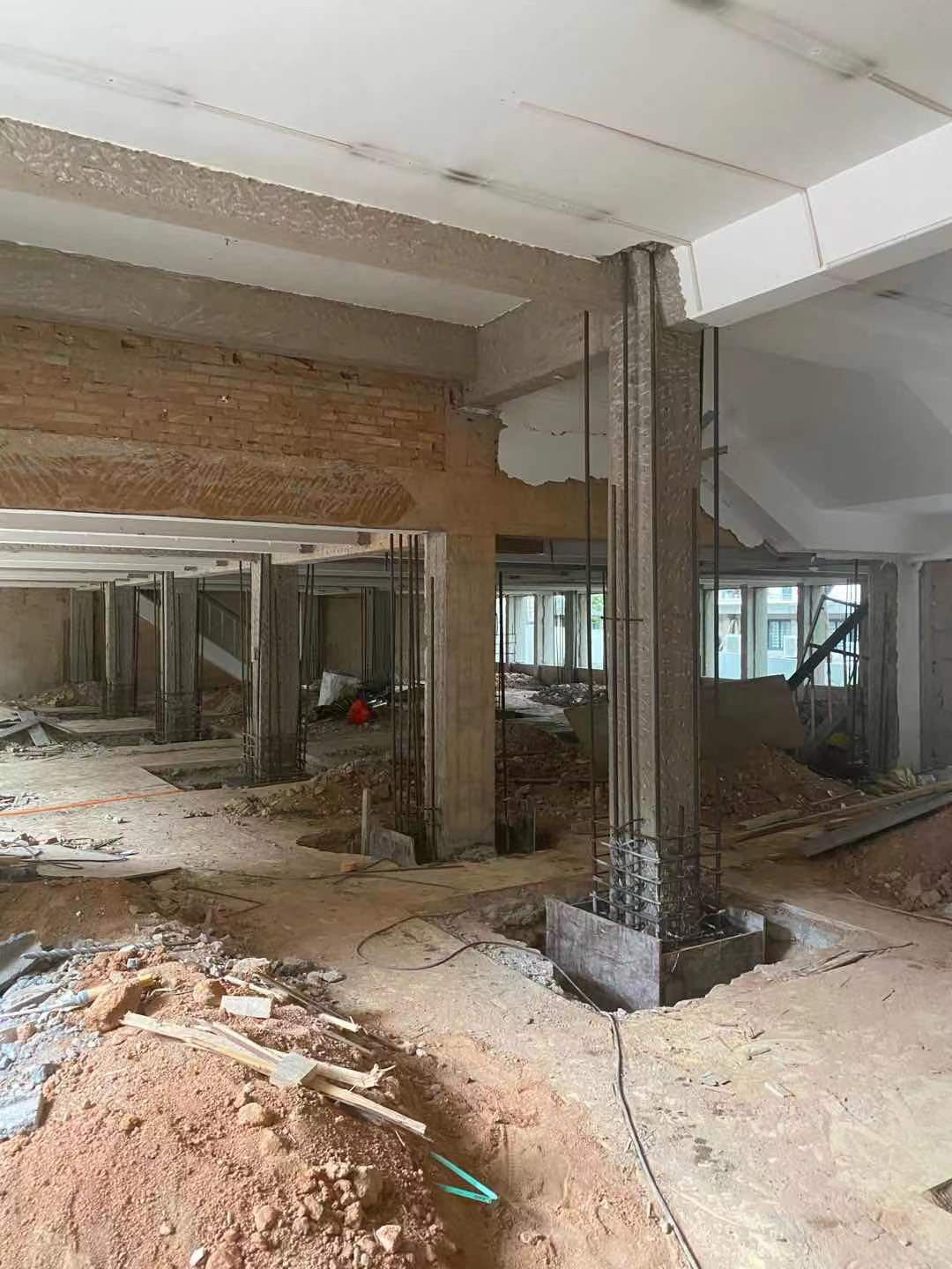 路面产生裂缝后我们怎么来处置？