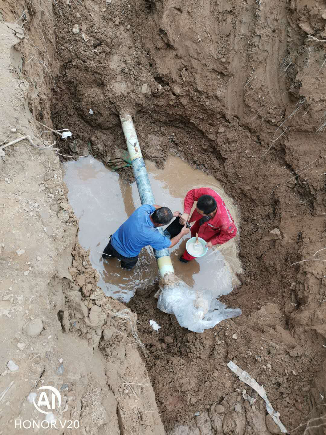 使用新宝GG聚合物建补砂浆对裂缝建补时需把稳